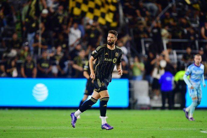 足坛多笔重磅官宣！38岁吉鲁重返法甲！切尔西第4签锁定德甲妖星！